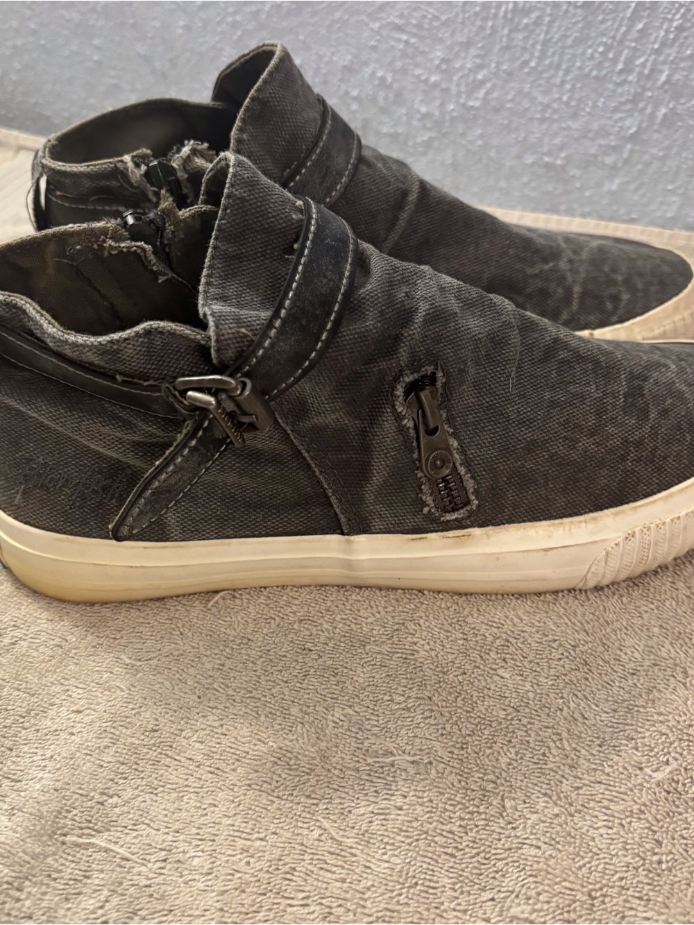 Blowfish Womens Mid Top Canvas Sneakers in Meteorite  Desert Gray Zip Buckle